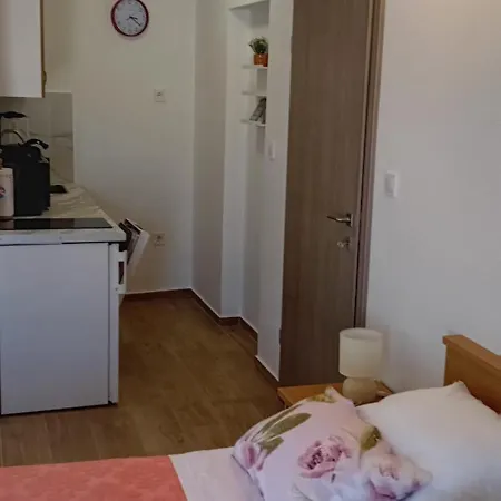 Alaga D Πανσιόν